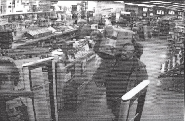 JamesGandolfini shopping at IEI (640x418)